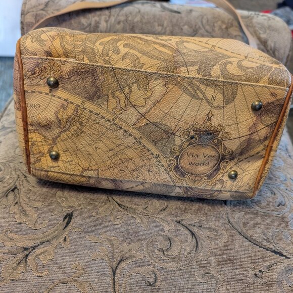 Allan Edward Crossbody, Great Condition - Picture 8 of 8